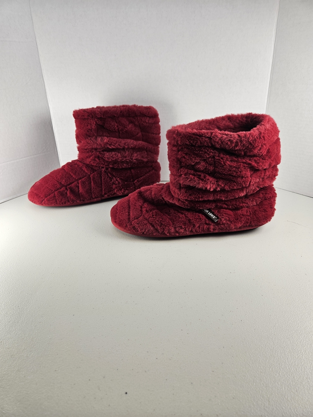 The Original Muk Luks Plush Bootie Slippers - Burgundy Size 7-8 Medium